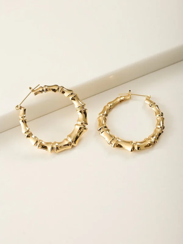 Brinco de Argola Click com Design de Bambu folheado em ouro 18k