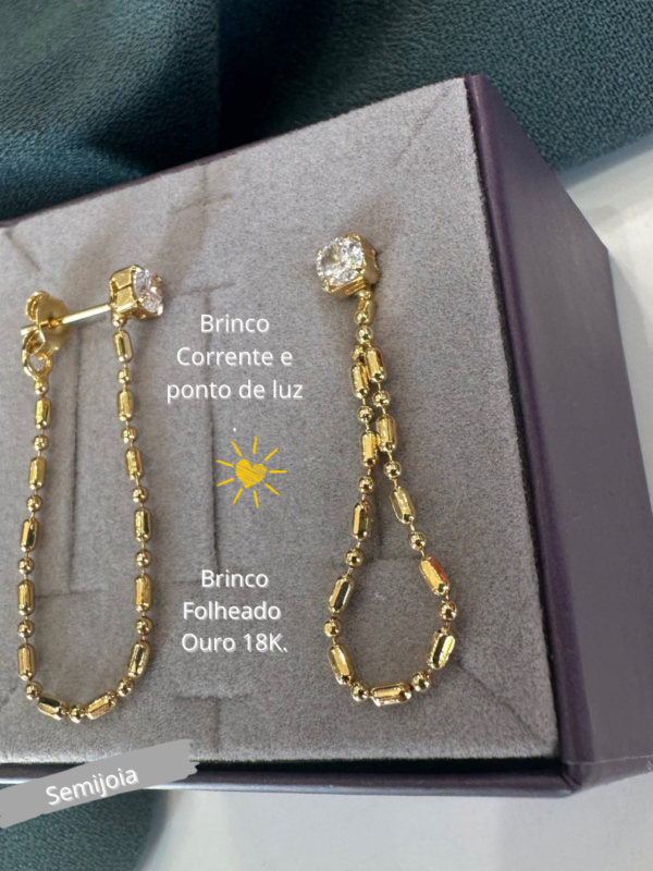 Brinco  Chain Com Riviera Zirconias Brancas Banho Ouro Semi Joia