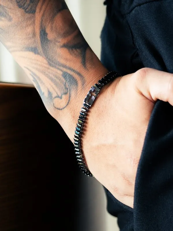 Pulseira Masculina Riviera Retangular Preta com Plaquinha de Cruz folheado em ródio negro